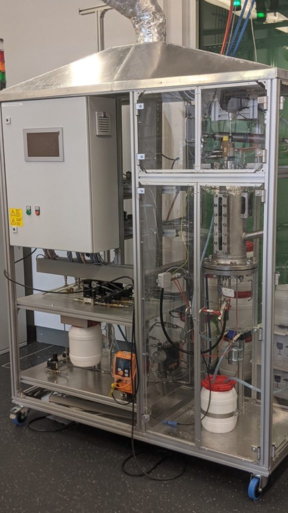 High pressure stirred tank reactor