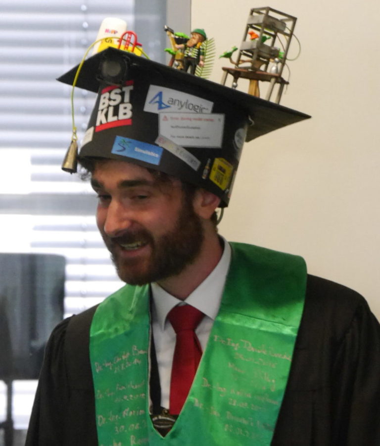 Sebastian Kolb passes the doctoral examination